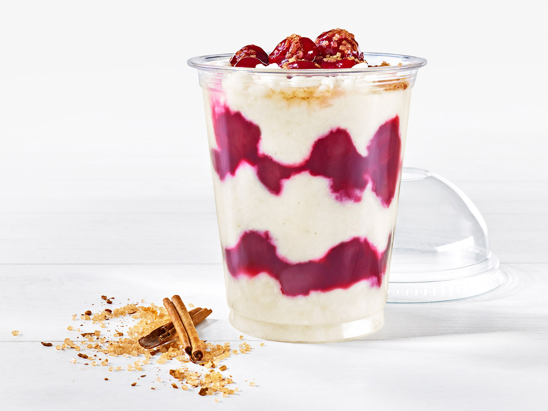 To-Go-Becher gefüllt mit MILRAM Reis Dessert