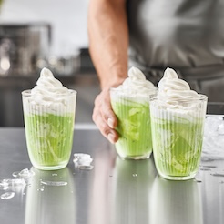 Getränke - Matcha Latte mit Sahnea