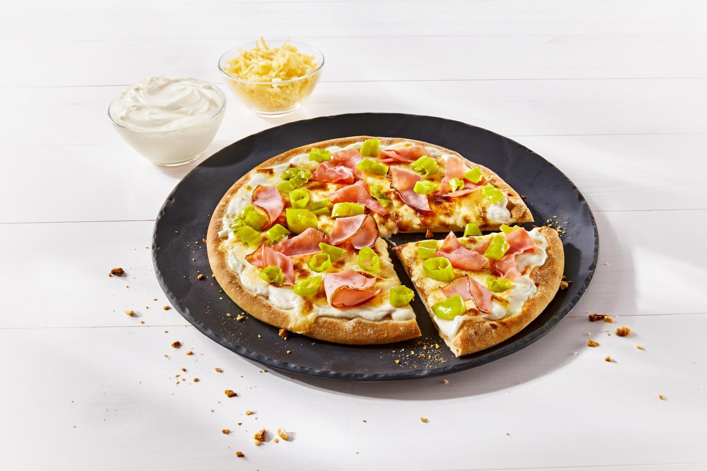 White Pizza Schinken Peperoni milram food service