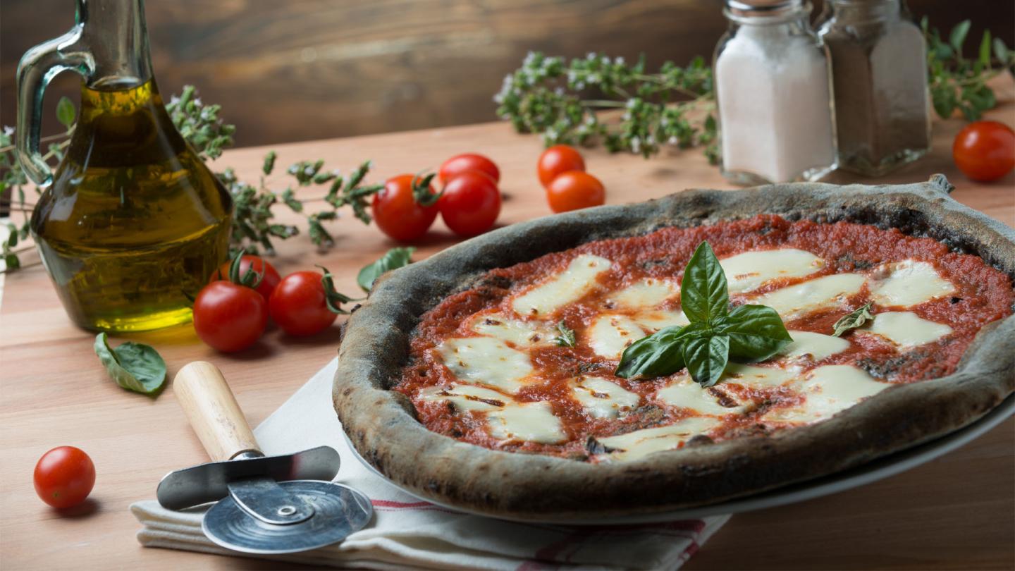milram-food-service-pizza-aktivkohle_1 milram-food-service-pizza-aktivkohle_1