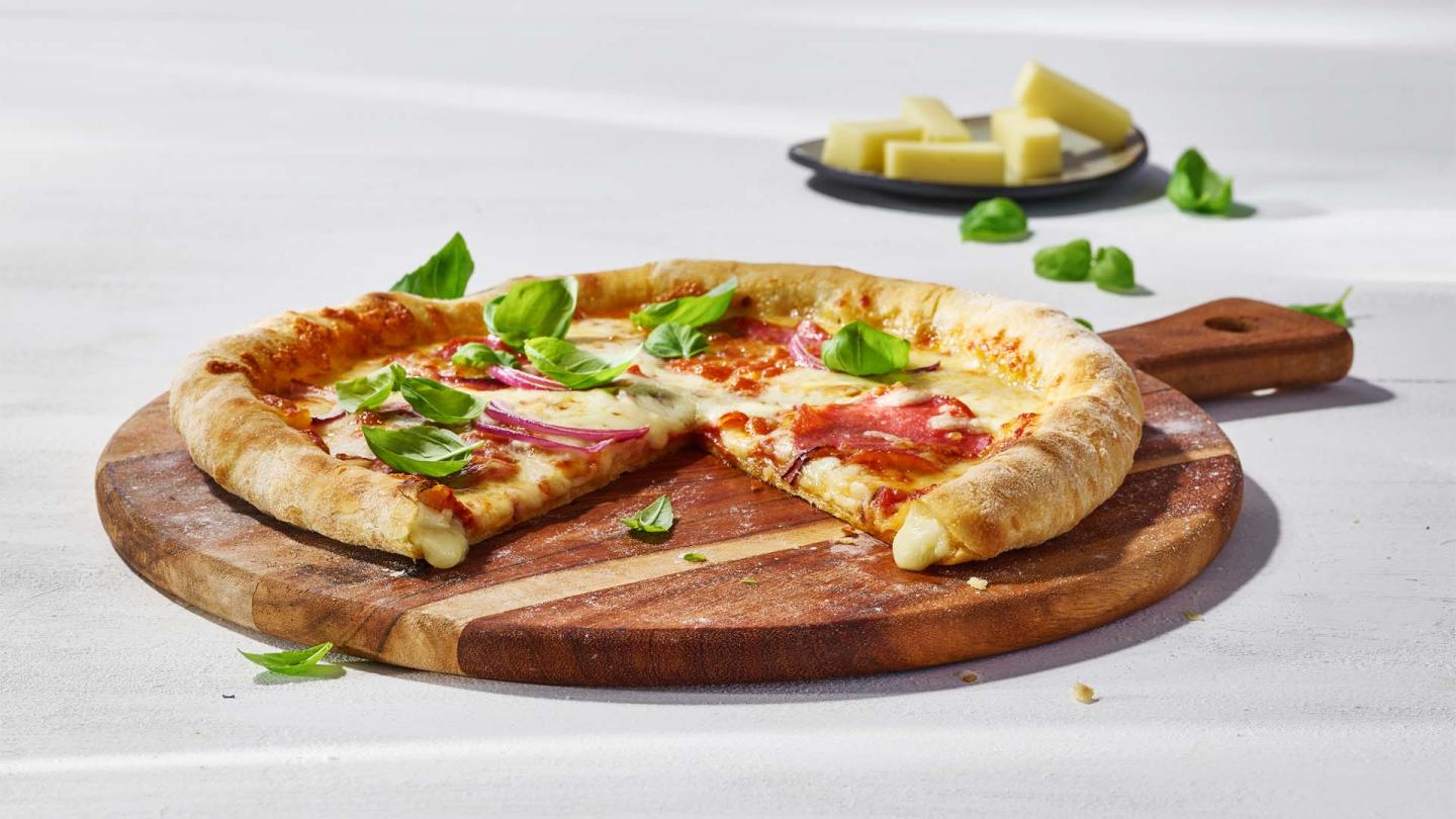 milram-food-service-pizza-kaeserand_0 milram-food-service-pizza-kaeserand_0