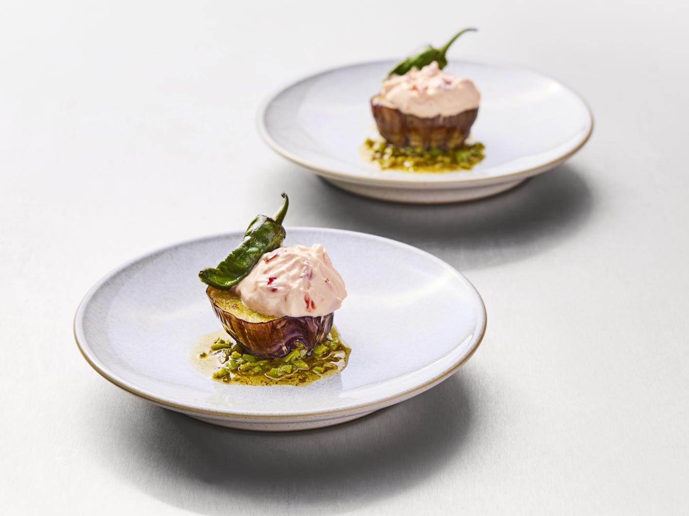 Geschmorte Auberginen mit Oliven-Vinaigrette