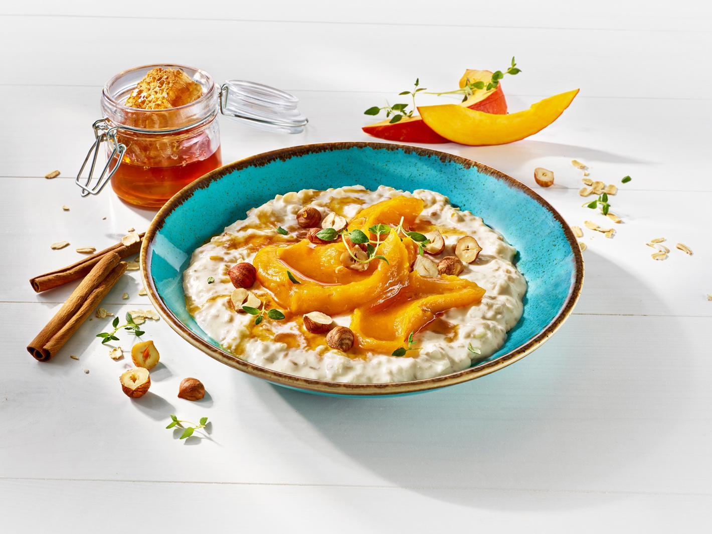 Herbstlicher Porridge mit Kürbis und Nüssen