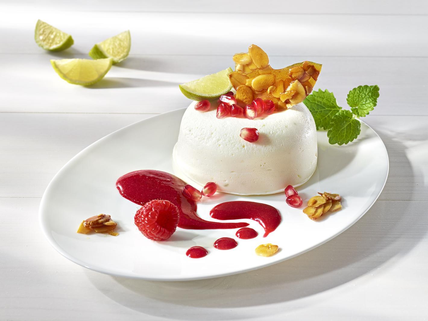Limetten-Joghurtmousse mit Himbeercoulis