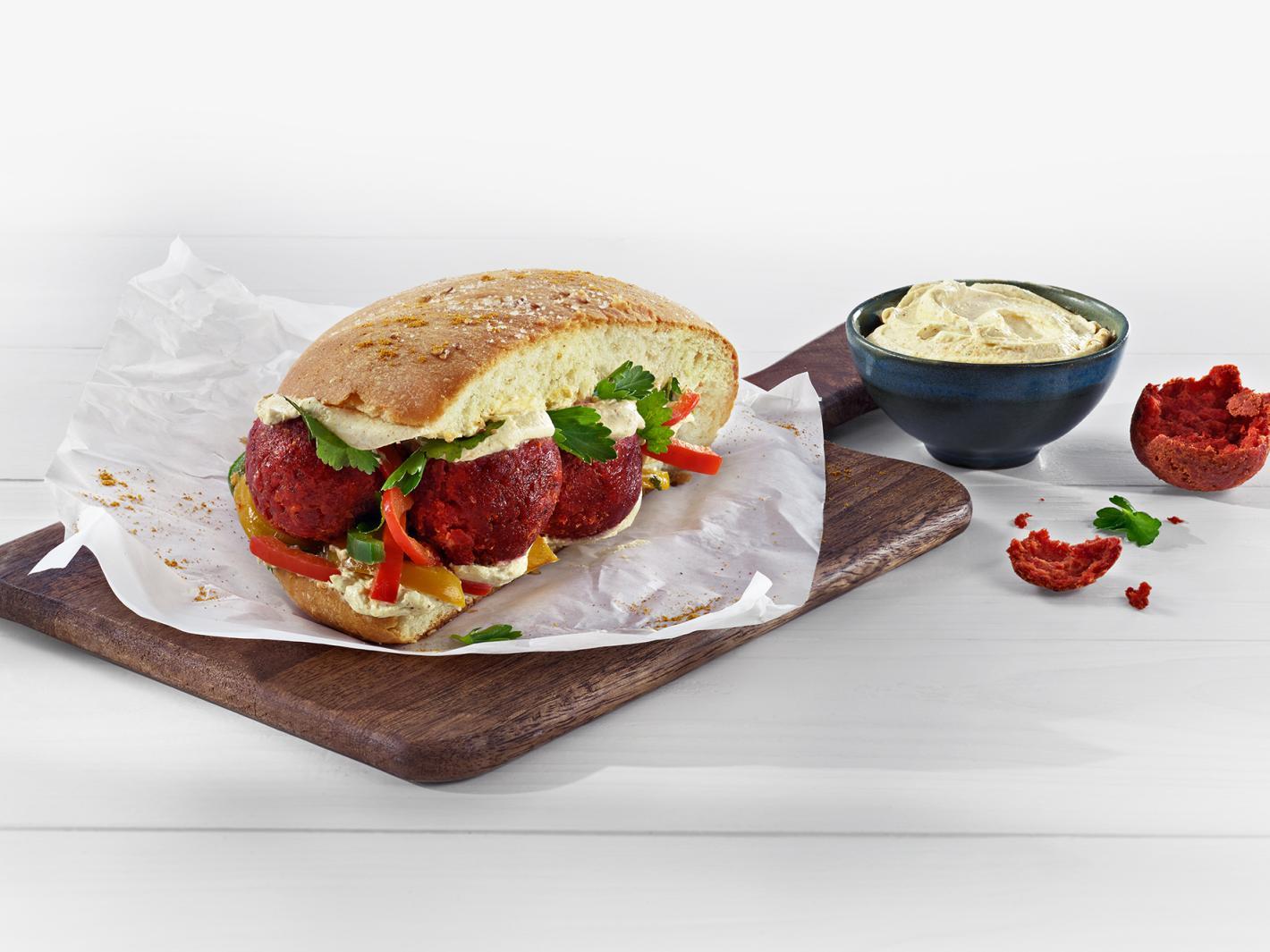 Rote Bete-Falafeln mit Schmand Rote Bete-Falafeln mit Schmand