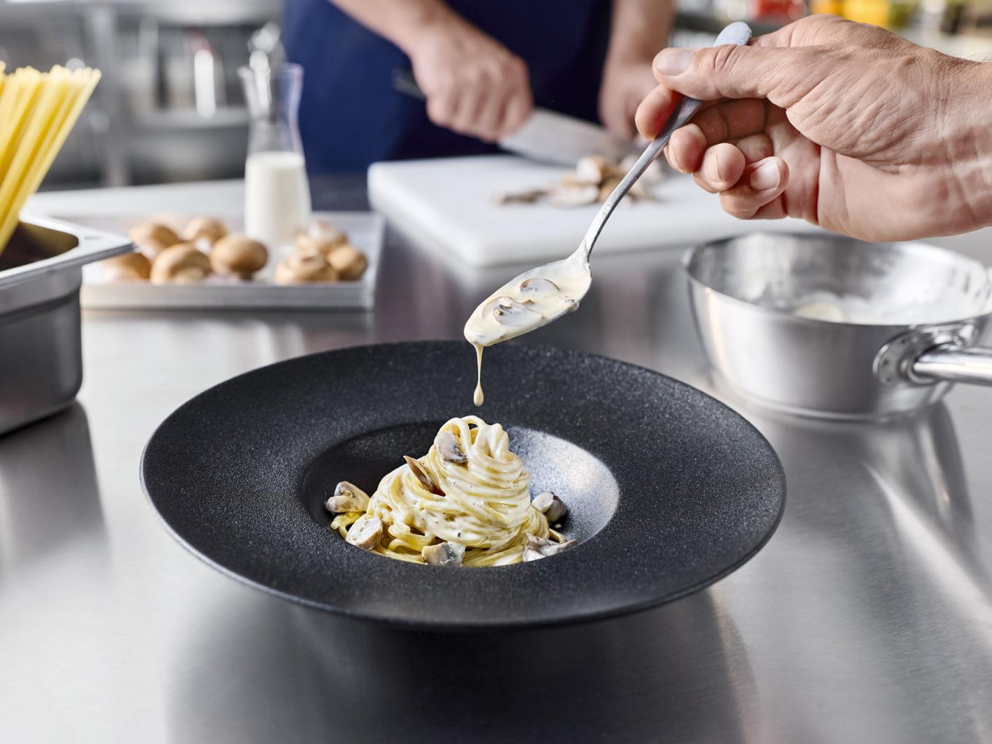 Spaghetti mit Champignon-Sahnesauce
