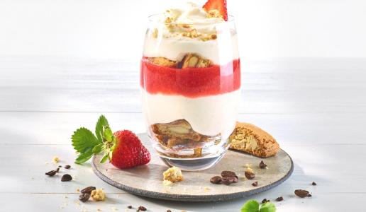 Erdbeer-Schmand Tiramisu mit Cantuccini