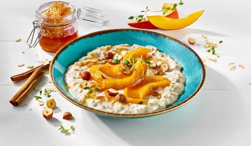 Herbstlicher Porridge mit Kürbis und Nüssen