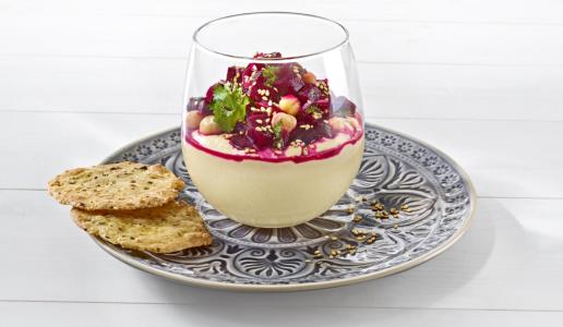 Rote-Bete-Salat mit Joghurt-Hummus
