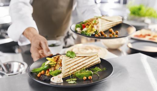 Wrap mit knusprigem Tofu und PaprikaQuark