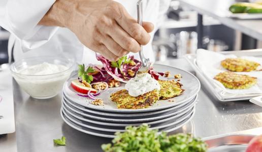 Zucchinipuffer mit FrühlingsQuark